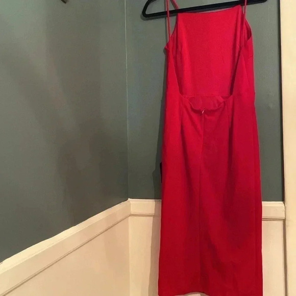 Lulus NWT red midi dress size medium - low back - zip closure - front slit - Picture 5 of 8